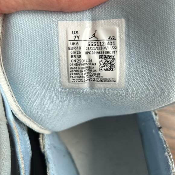 Air Jordan 1 Mid - Picture 8 of 9